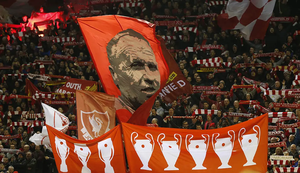 Suasana kemeriahan Stadion Anfield saat laga antara Liverpool melawan MU. Leg kedua kedua tim akan berlangsung pada tanggal Kamis (17/3) mendatang di Stadion Old Trafford. (Reuters/Carl Recine)