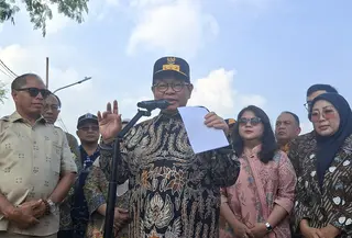 Gubernur DKI Jakarta Pramono memastikan penataan Kali Grogol Segmen Kemanggisan akan dilanjutkan hingga tuntas. (Liputan6.com/Winda Nelfira)