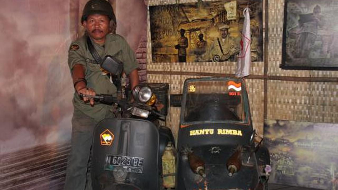 Beragam kostum pejuang di Festival Malang Kembali 2012