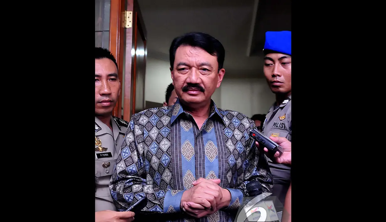 Komjen Budi melihat ada manuver-manuver dan kepentingan dalam penetapan dirinya sebagai tersangka oleh KPK, Jakarta, Selasa (13/1/2015). (Liputan6.com/Johan Tallo)