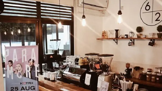 Tempat Ngopi di Sixty-two Coffee Jakarta (Sumber: Instagram @sixtytwocoffeejkt)