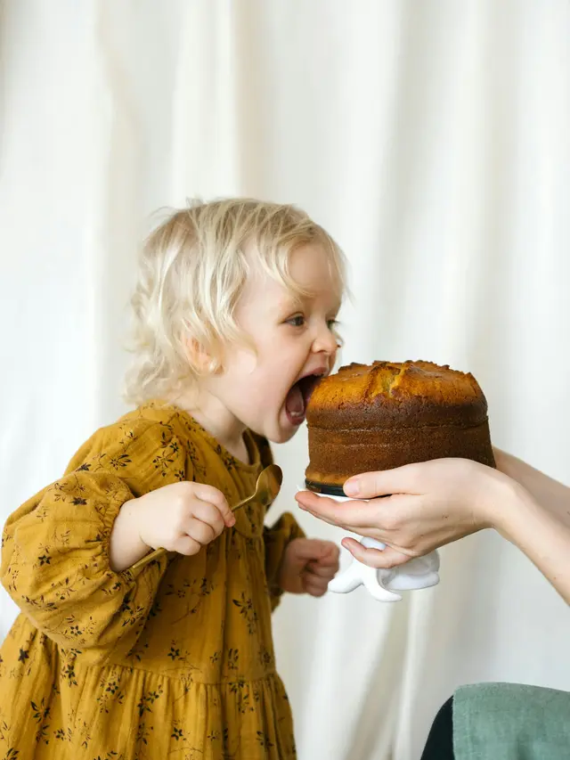 Ilustrasi Anak Makan Manis//copyright pexels/Mikhail Nilov