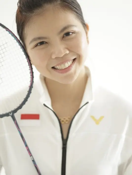 Greysia Polli juga menjadi salah satu Atlet yang mempercayakan pulasan makeup di tangan Adi Adrian. Tampil dengan makeup minimalis menjadikan penampilannya begitu manis dan anggun. [Foto: Instagram/ Adrian].