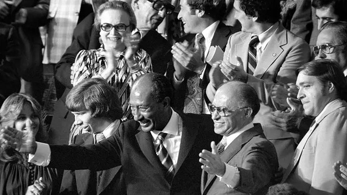 19 November 1977: Kunjungan Presiden Mesir Anwar Sadat ke Israel Picu Kontroversi