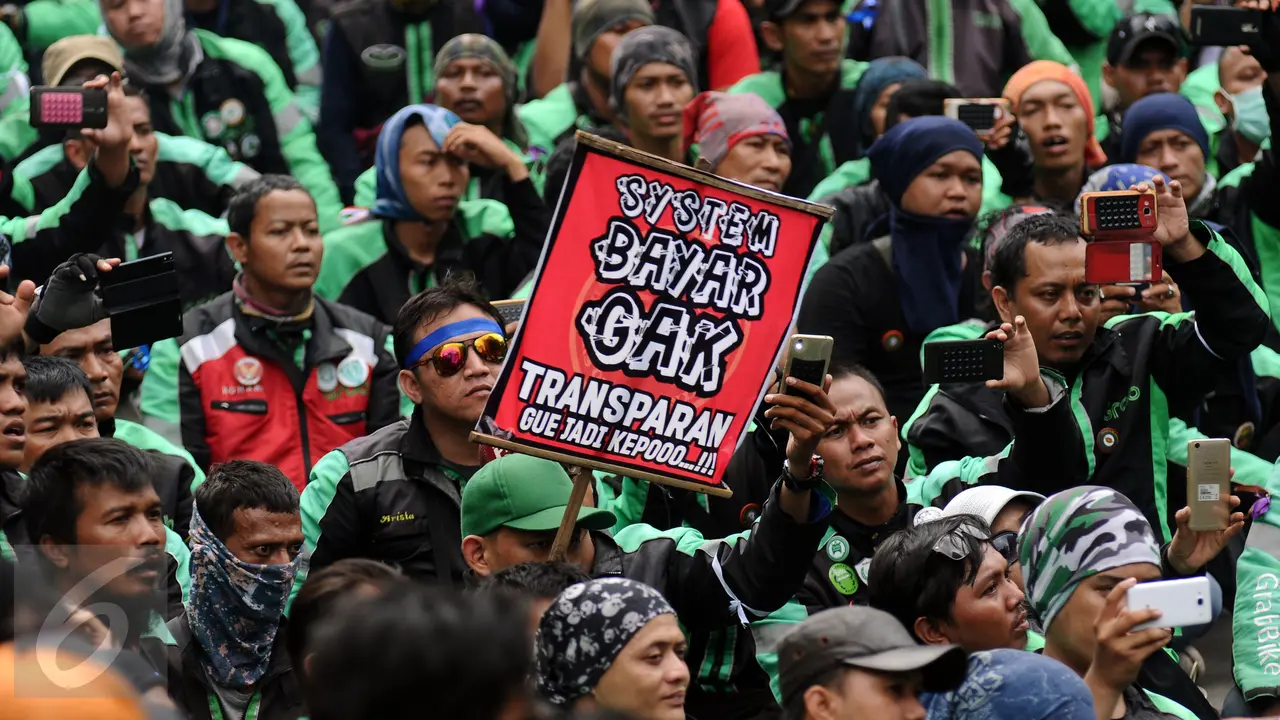 20170105-Tuntut Kenaikan Tarif, Pengemudi GrabBike Geruduk Kantor Pengelola-Jakarta