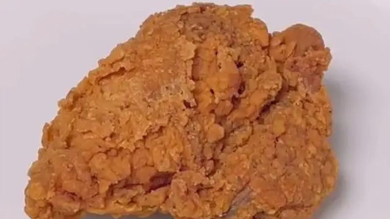 Gak Cuma Pedas, Ini Cara Bikin Ayam Geprek yang Bumbunya Nempel Banget