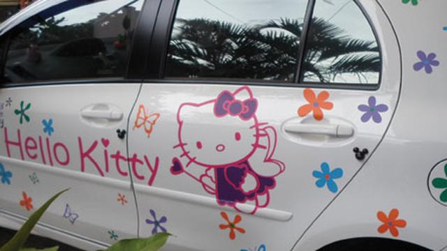 Stiker Stiker Unik Yang Hiasi Roda Empat Di Jalanan Ibukota