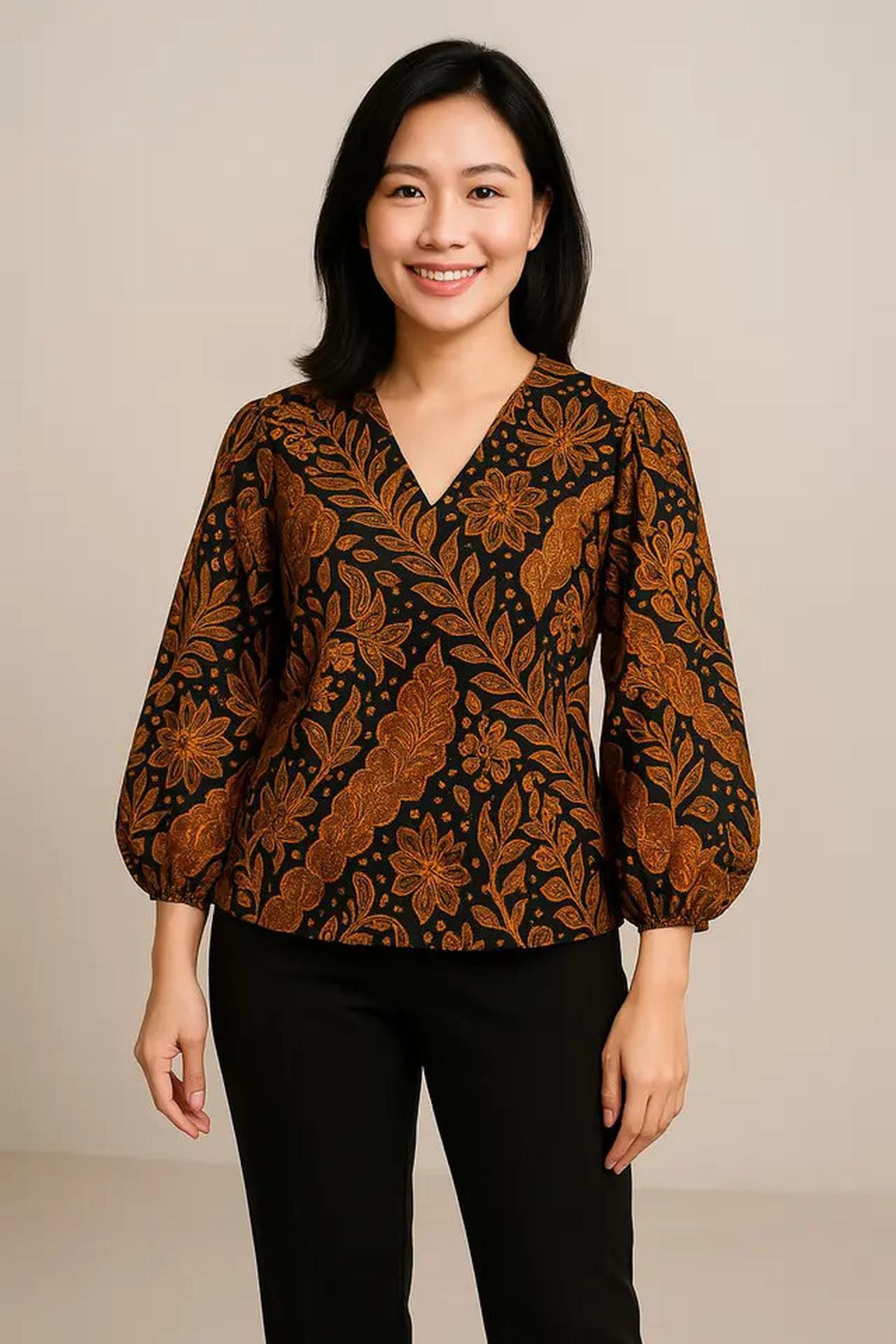10 Model Blouse Batik Lengan Bishop yang Lagi Tren, Bikin Kamu Fashionable