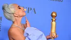 Lady Gaga berpose dengan piala penghargaan Golden Globes 2019 di The Beverly Hilton, Beverly Hills, California, Minggu (6/1). Lady Gaga menyabet piala penghargaan Golden Globes 2019 kategori lagu orisinal terbaik. (Photo by Jordan Strauss/Invision/AP)