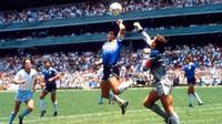 Diego Maradona 'Sukses' Mencetak Gol Tangan Tuhan