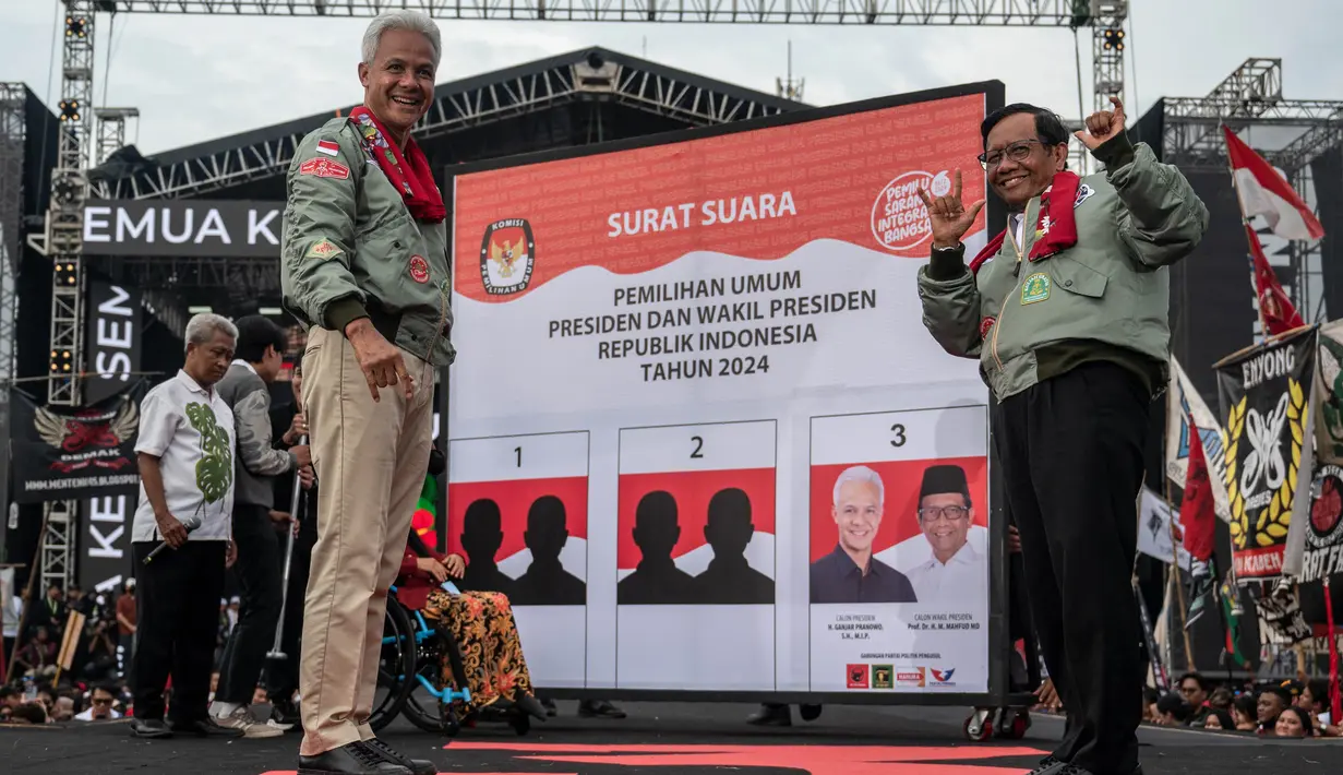 Calon Presiden dan Calon Wakil Presiden nomor urut 3 Ganjar Pranowo dan Mahfud Md saat kampanye akbar pemilu 2024 di Semarang, Jawa Tengah, pada 10 Februari 2024. (JUNI KRISWANTO/AFP)