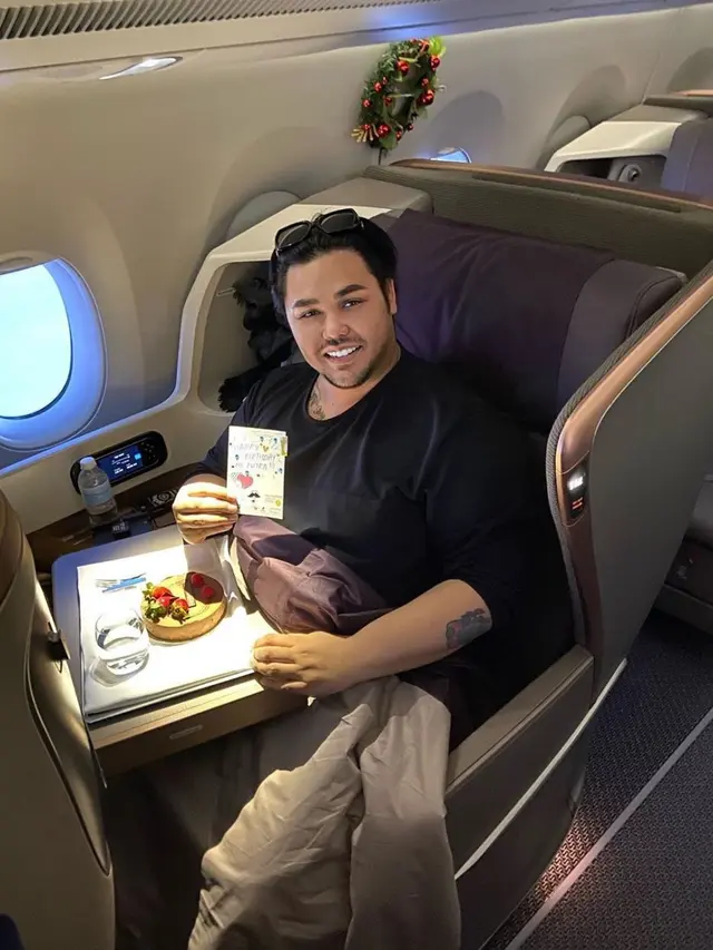 Potret Ivan Gunawan saat Liburan di Eropa, Stylish Bak Model