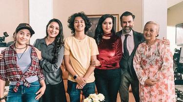 Baru Saja Ultah Ke 20 Bastian Steel Jadi Pengantin Muda News Entertainment Fimela Com