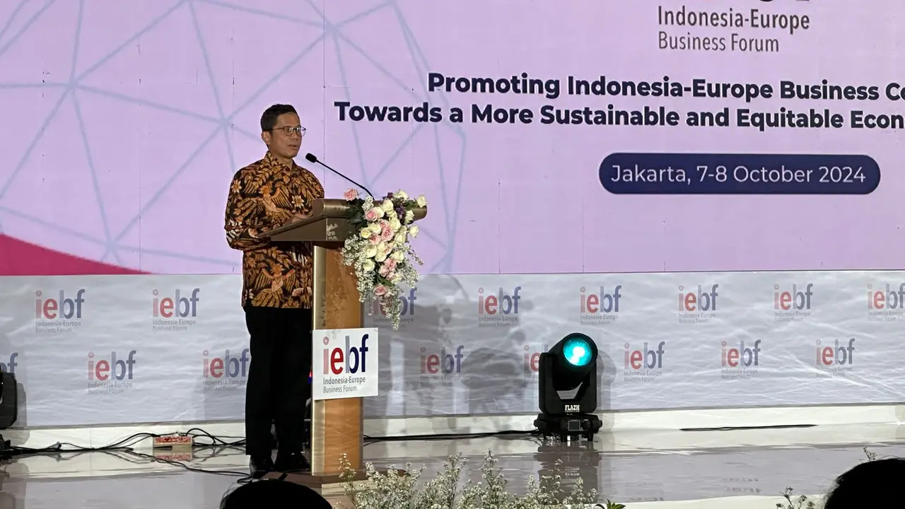 Wakil Menteri Luar Negeri RI Pahala Mansury dalam acara Indonesia-Europe Business Forum (IEBF) 2024 di Hotel Shangri-La, Jakarta, Senin (7/10/2024). (Liputan6.com/Benedikta Miranti)