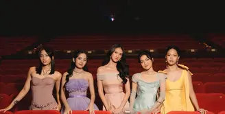 Dirilisnya film Rangga & Cinta menandai resminya Geng Cinta yang come back dengan versi modern. Di momen premiere, member Geng Cinta 2.0 itu tampil anggun dalam balutan gaun bernuansa pastel [@harleyavaprincy]