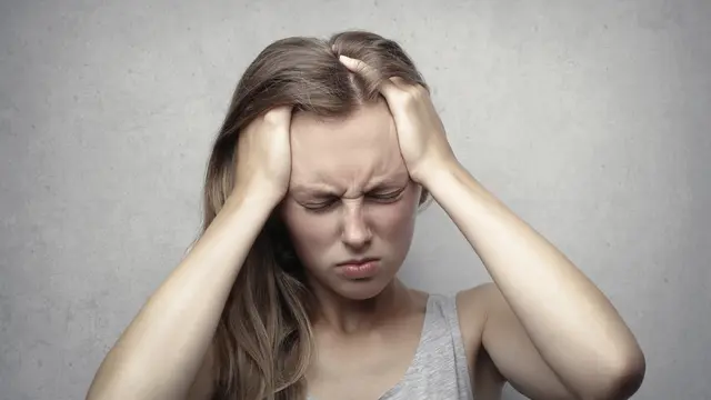 Ampuh Mengatasi Ketombe dan Kutu Rambut