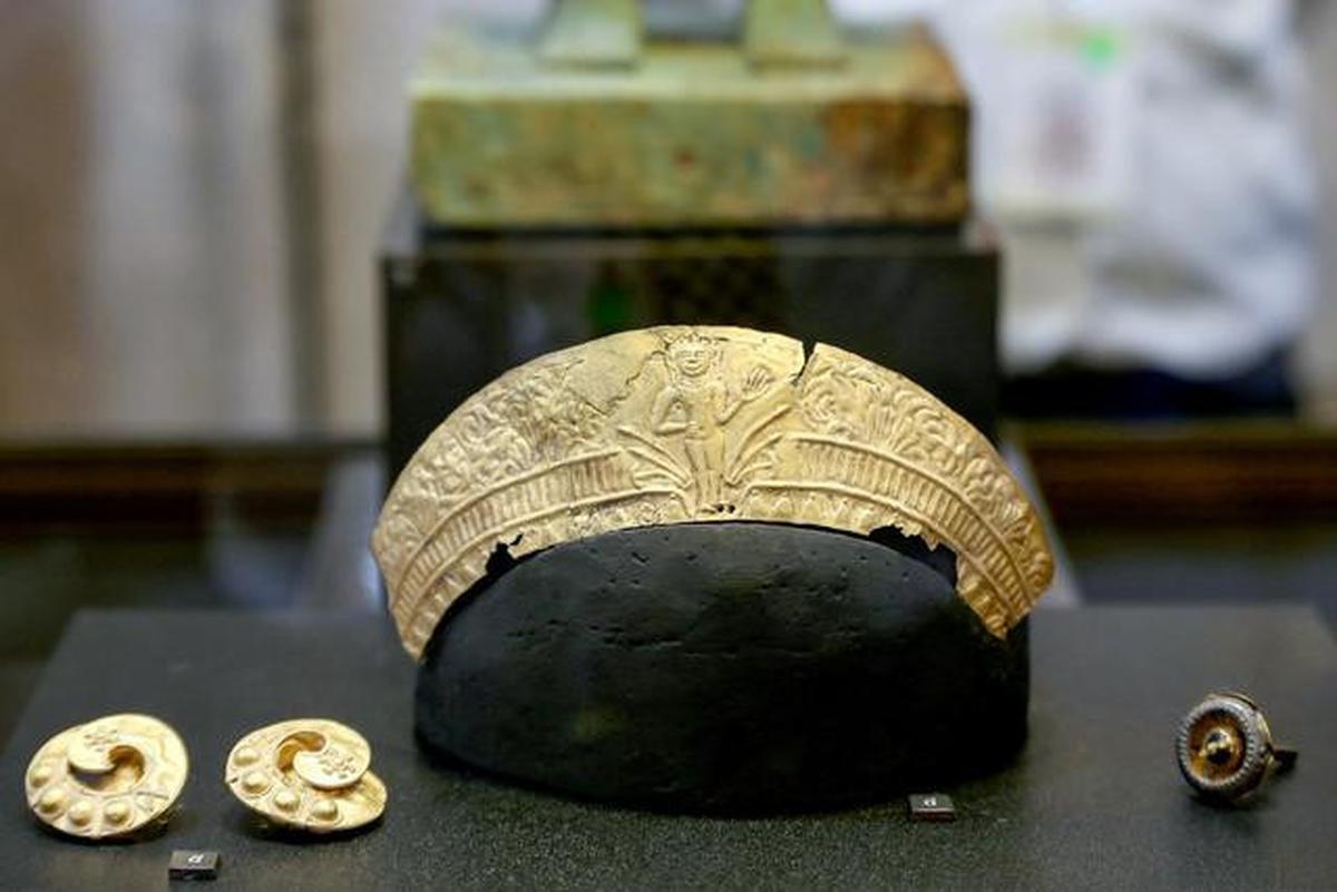Mahkota Emas Senilai Rp4,7 Miliar Rusak di Pameran Seni Beijing