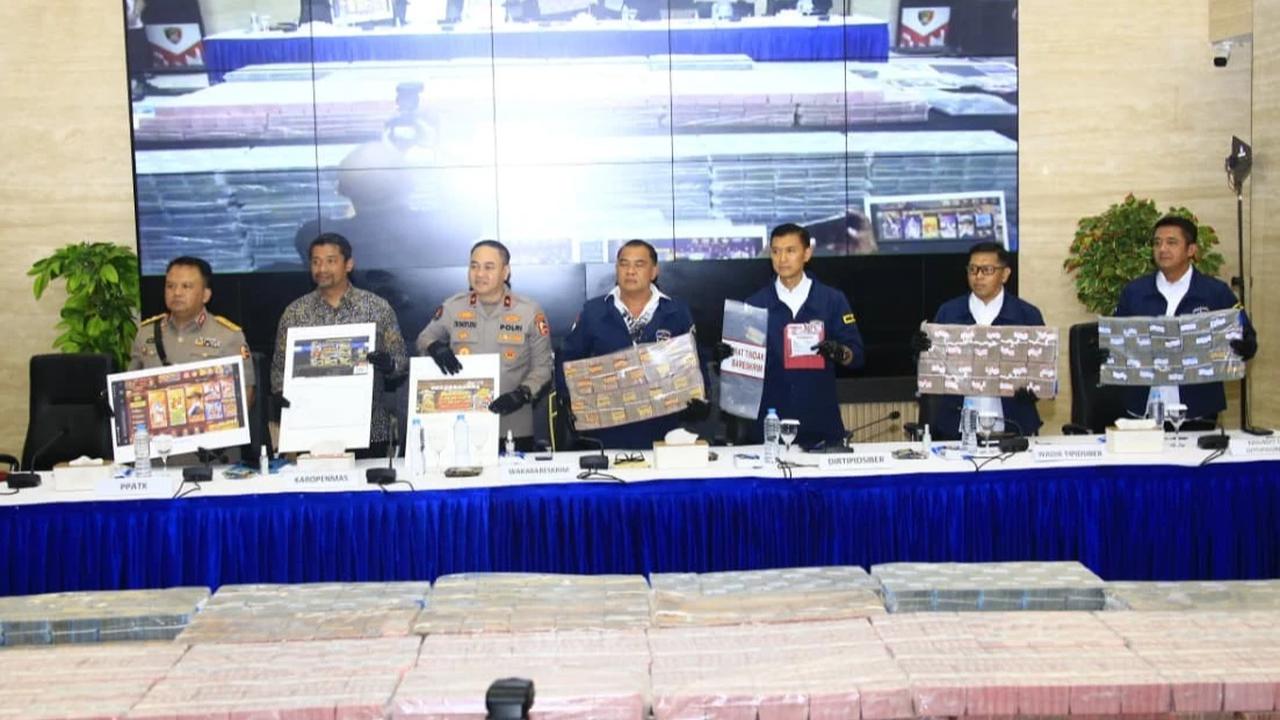 FOTO: Bareskrim Polri Sita Rp 286,2 Miliar dari Penindakan Judi Online 2025