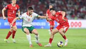 Pemain Timnas Indonesia, Ragnar Oratmangoen (kanan) menggiring bola dibayangi pemain Bulgaria, Petko Hristov dalam laga final FIFA Series 2026 di Stadion Utama Gelora Bung Karno (SUGK), Senayan, Jakarta, Senin (30/03/2026). (Bola.com/M Iqbal Ichsan)