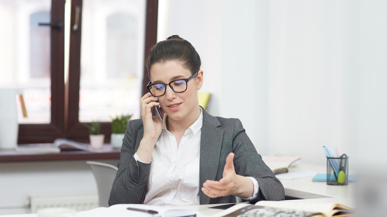 Masih Perlukah Telepon Kantor di Era Komunikasi Serba Cepat Saat Ini?