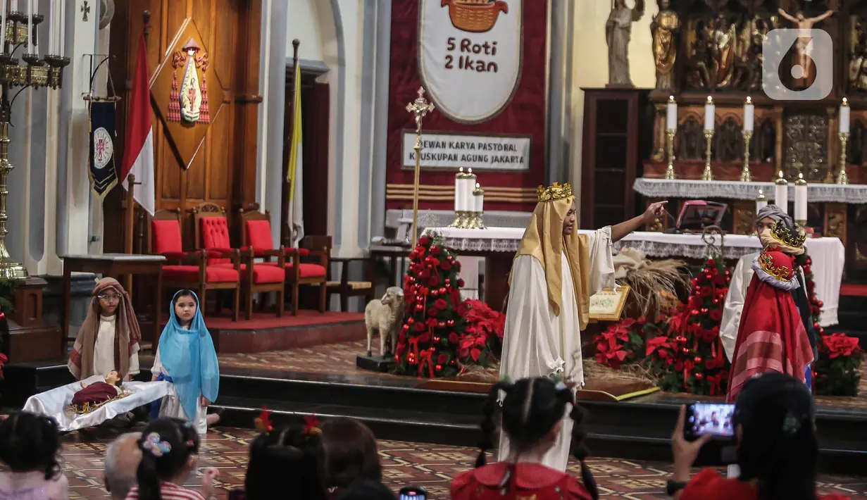 Sementara itu, tema Natal yang diusung Gereja Katedral Jakarta tahun ini adalah Marilah Sekarang Kita Pergi ke Betlehem. (Liputan6.com/Angga Yuniar)