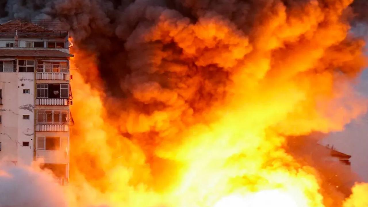 FOTO: Momen Mengerikan Serangan Balasan Israel Hancurkan Bangunan Tinggi Padat Penduduk di Gaza, Lebih dari 200 Warga Palestina Tewas