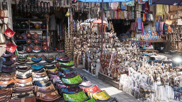 Banyak Menjual Cinderamata Lokal, Ini 4 Tempat Oleh-Oleh yang Wajib Dikunjungi di Bali