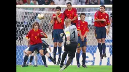 Sepanjang karier, Jose Luis Chilavert mengemas 67 gol. Hanya kalah dari kiper legendaris Brasil, Rogerio Ceni, 131 gol. (AFP/Jacques Demarthon)