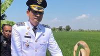 Bupati Indramayu Lucky Hakim Tebar Ular ke Sawah (Instagram @sahabat.luckyhakim)