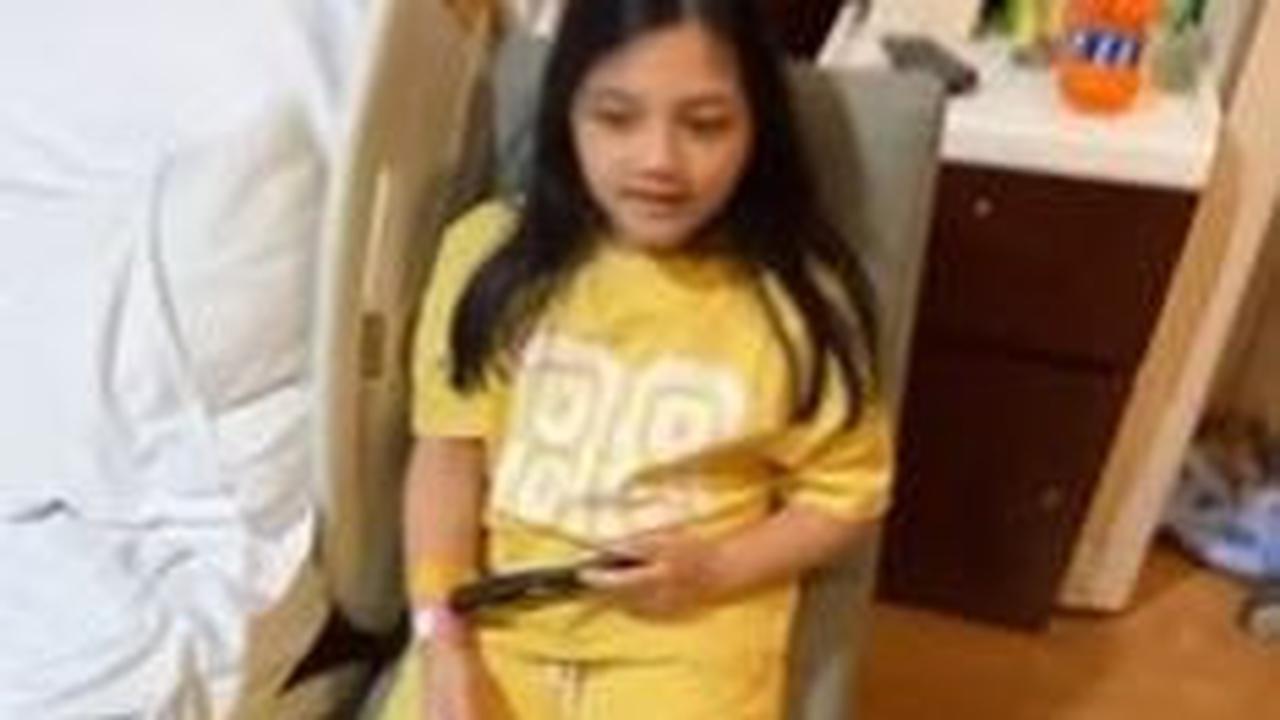 Arsy masih belum pulih sepenuhnya. Ia masih merasa nyeri di badannya. Beberapa kali rasa sakitnya masih kambuh.