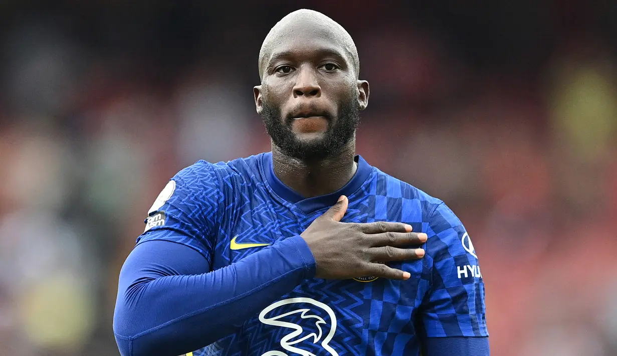 Romelu Lukaku. Striker berusia 28 tahun yang kembali memperkuat Chelsea musim 2021/2022 ini total telah mencetak 116 gol dari 259 laga di Liga Inggris. Gol teranyar dan yang ke-3 musim ini dicetak saat menang 3-0 atas Aston Villa (2 gol), 11 September 2021. (AFP/Justin Tallis)