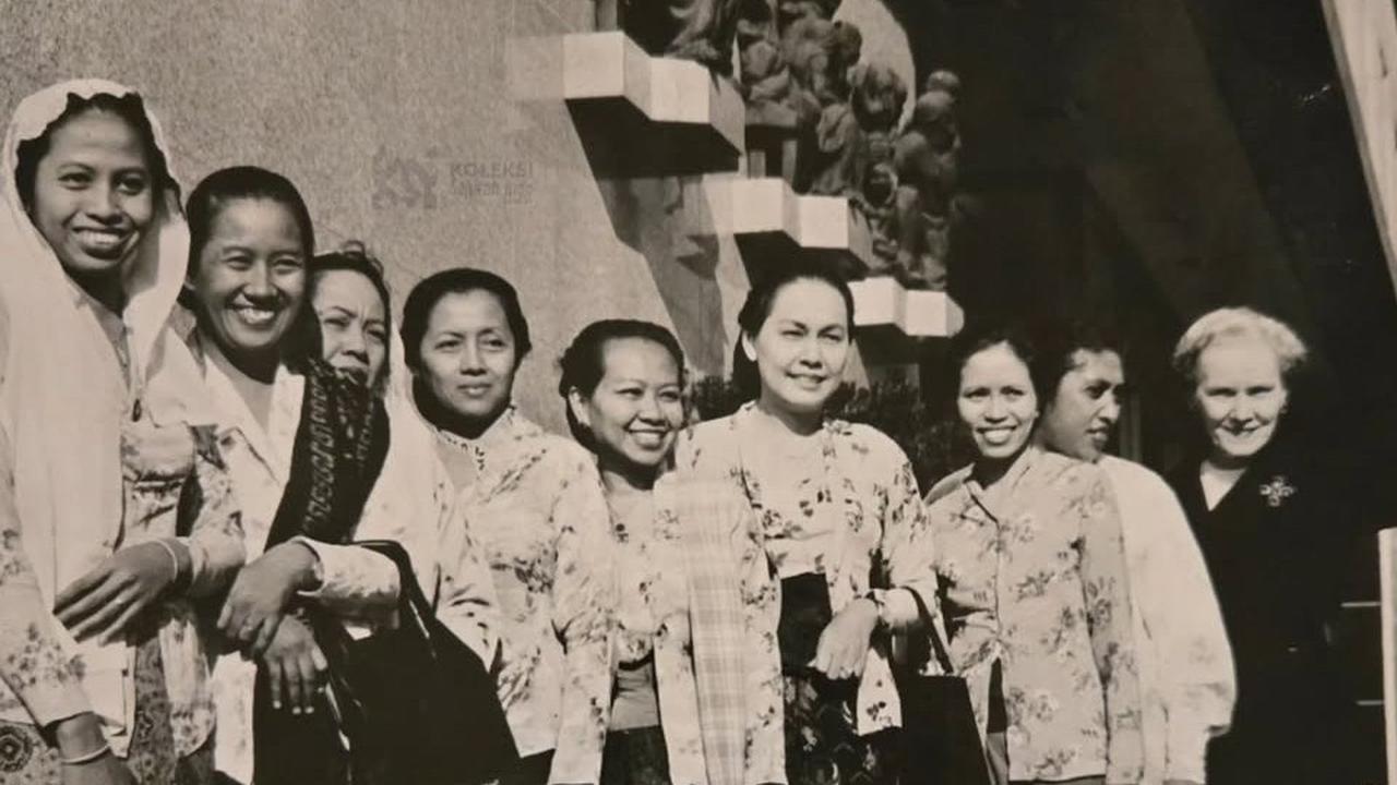 Potret Srikandi Indonesia Tahun 1957 Saat Berkunjung ke Amerika Serikat, Penampilannya Bikin Salfok