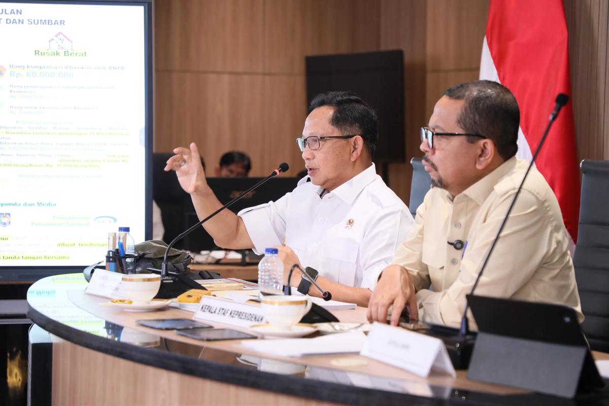 Kasatgas Tito Karnavian dalam konferensi pers percepatan rehabilitasi dan rekonstruksi pascabencana Sumatera