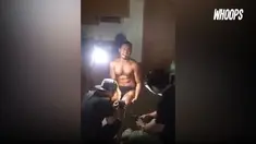 Di balik fisiknya yang kekar, ternyata pria ini menunjukkan ekspresi mengejutkan saat di tato.