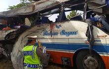 Belasan jenazah korban Bus Rukun Sayur dibawa ke RS Gunung Jati