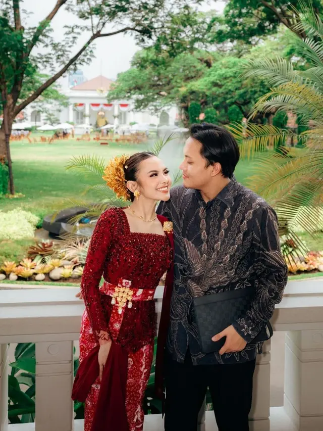 Artis Upacara di Istana Merdeka