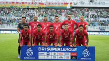 Starting XI Malut United saat berandang ke markas Persebaya Surabaya di pekan ke-17 BRI Super League 2025/2026, Sabtu (10/1/2026). (Dok. Malut United)