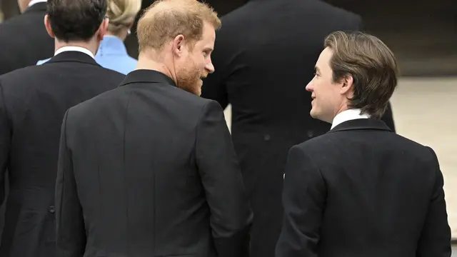 Pangeran Harry dan Edoardo Mapelli Mozzi. (Toby Melville, Pool via AP)
