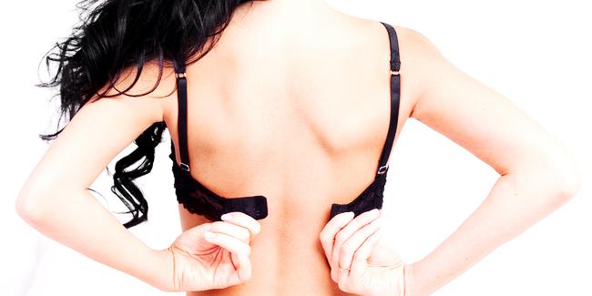 Payudara sakit karena bra yang kekecilan/copyright Shutterstock.com