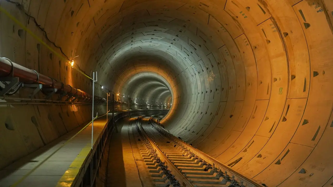 Salah satu sudut lorong yang menjadi jalur bawah tanah MRT Jakarta di sekitar kawasan Monas. (jakarta.go.id)