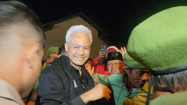 Ganjar Pranowo Mengakhiri Kampanye Hari ke-49 dengan Menginap di Desa Seger, Banjarnegara