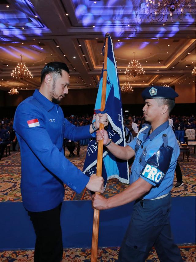 Momen AHY Kibarkan Panji Demokrat