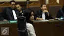 Terdakwa kasus pembunuhan Wayan Mirna Salihin, Jessica Kumala Wongso kembali menjalani persidangan ke-31 di PN Jakpus, Kamis (20/10). Jessica menyampaikan pembelaan atas jawaban JPU dengan agenda pembacaan duplik. (Liputan6.com/Helmi Afandi)