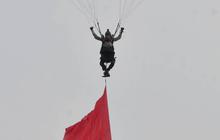 Kiprah Wadanjen Kopassus Brigjen Yudha Pernah Kibarkan Merah Putih Terbesar di Udara