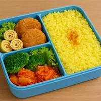 ilustrasi bekal nasi&nbsp;kuning/image generated by AI