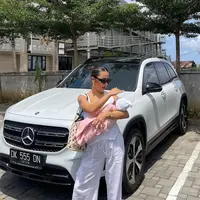 Jennifer Coppen momong buah hati [instagram/jennifercoppenreal20]