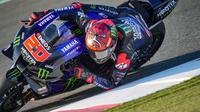 Fabio Quartararo pada hari kedua tes pramusim MotoGP Qatar di Sirkuit Losail, Qatar, Minggu (07/03/2021). (Twitter/Monster Energy Yamaha MotoGP)