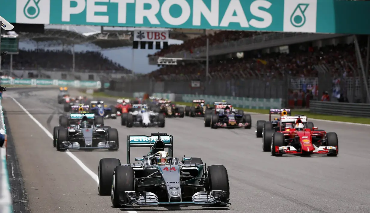 Lewis Hamilton memulai balapan di posisi terdepan (Reuters / POOL Livepic)