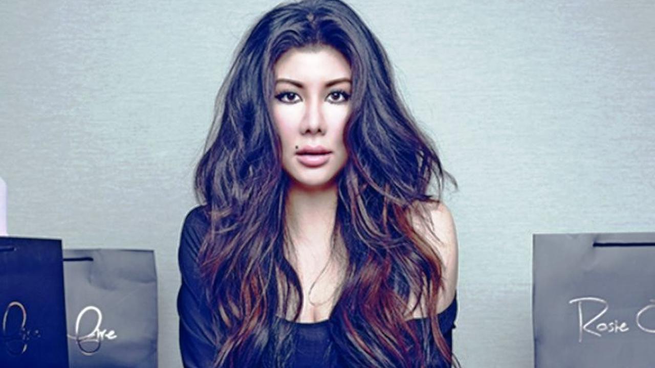 Putri konglomerat bernama Angeline Francis Khoo rela melepas harta demi cinta