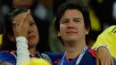 Seorang suporter wanita menangis setelah timnas Kolombia takluk dari Inggris pada pertandingan 16 besar Piala Dunia 2018 di Stadion Spartak, Rusia, Selasa (3/7). Kolombia menyerah 3-4 dari Inggris melalui drama adu penalti. (AP/Alastair Grant)